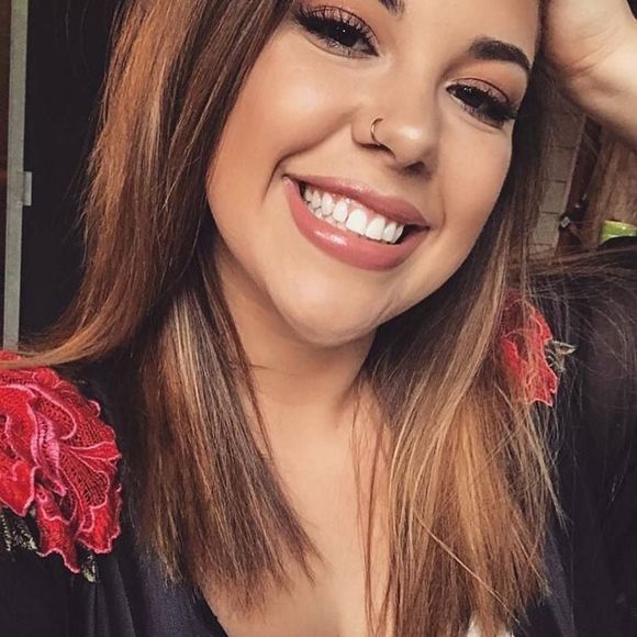 Meet your Posher, Courtney - Picture 1 of 1